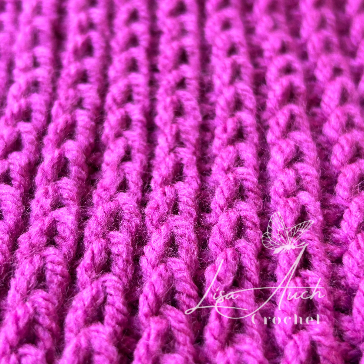 Closeup of crochet camel stitch texture in headband earwarmer pattern | Cosy Earwarmer Headband Crochet Pattern Stretchy KnitLook Design LisaAuch Crochet crochet ear warmer Easy KnitLook headband Crochet Tutorial