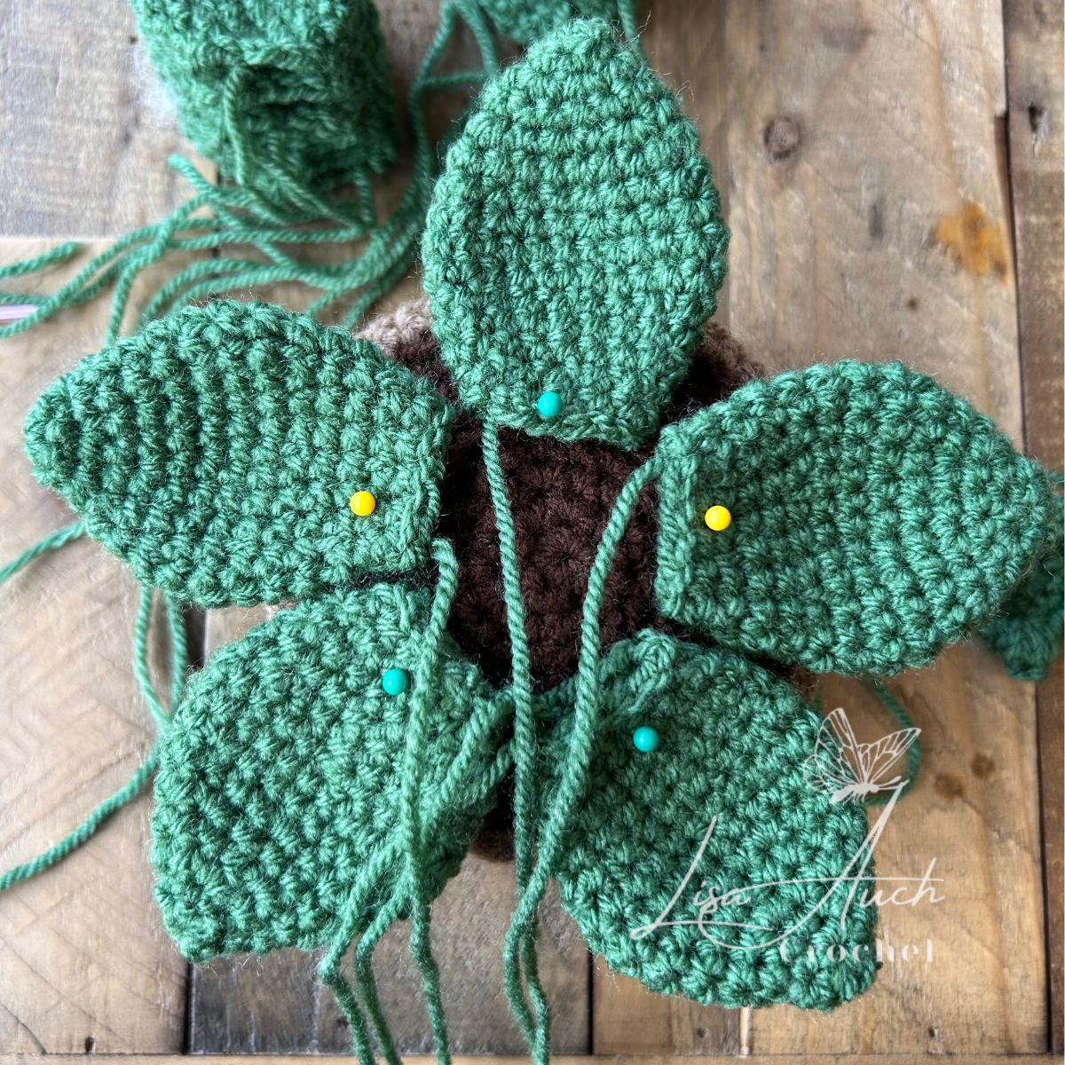how to assemble your crochet succulent leaves to make a plant